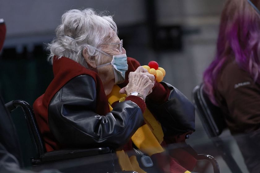 Sister Jean throws out first pitch for Cubs