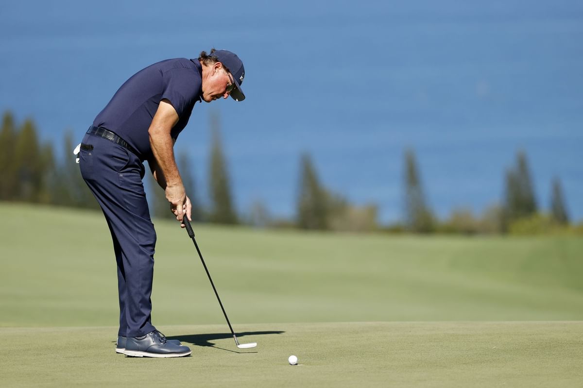 Why does Phil Mickelson use a blade putter?