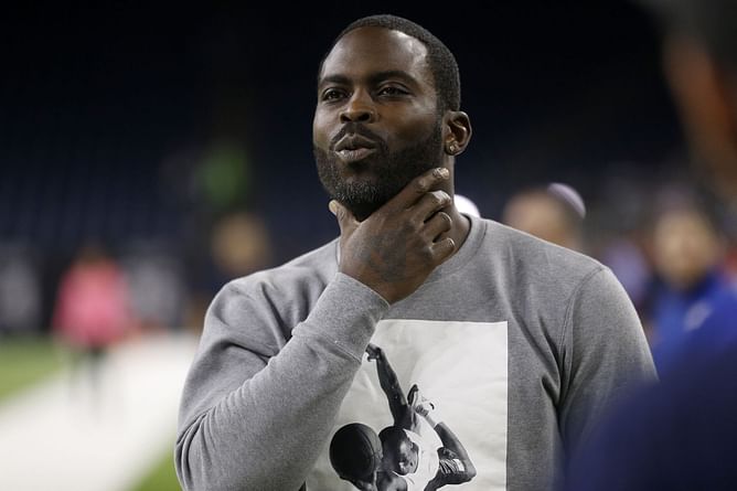 5 QBs who signed massive contracts and failed miserably ft. Michael Vick