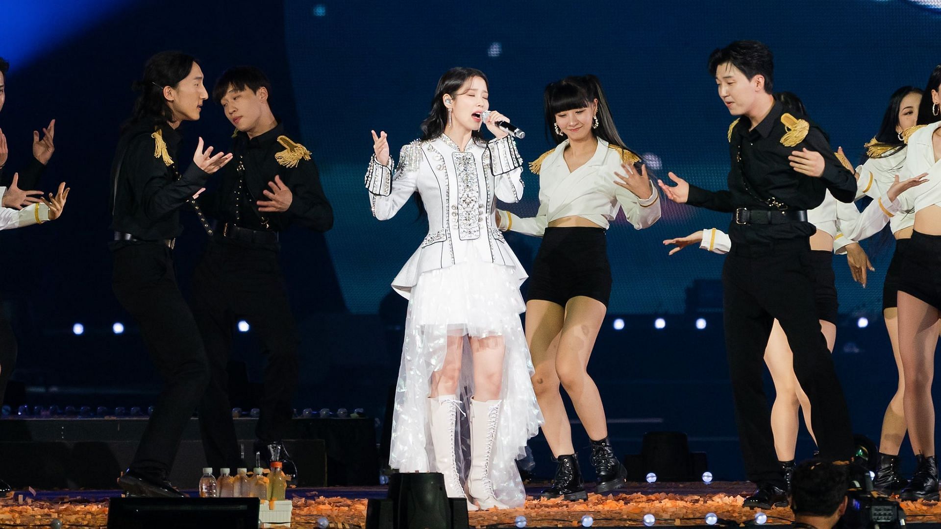 A full body shot of her beautiful beaded uniform paired with a lace asymmetrical skirt (Image via Twitter/iu_bluewing)