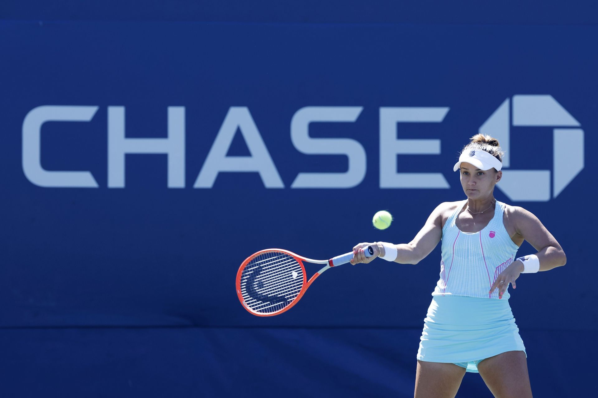 Lauren Davis strikes the ball at the 2022 US Open