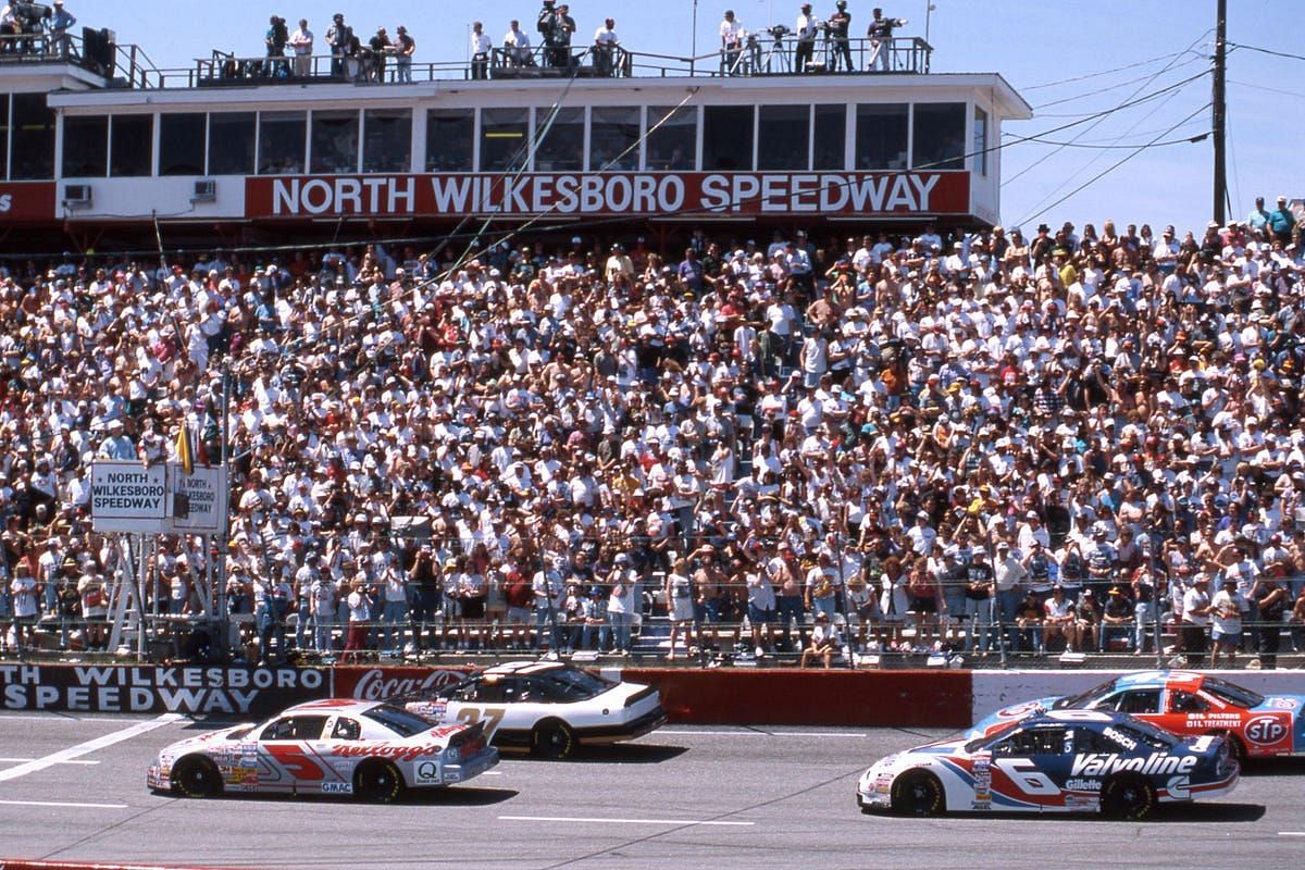 Terry Labonte (#5) and Elton Sawyer (#27) bring the field to the start of the First Union 400 at North Wilkesboro Speedway in 1996. (Photo by ISC Images &amp; Archives via Getty Images)
