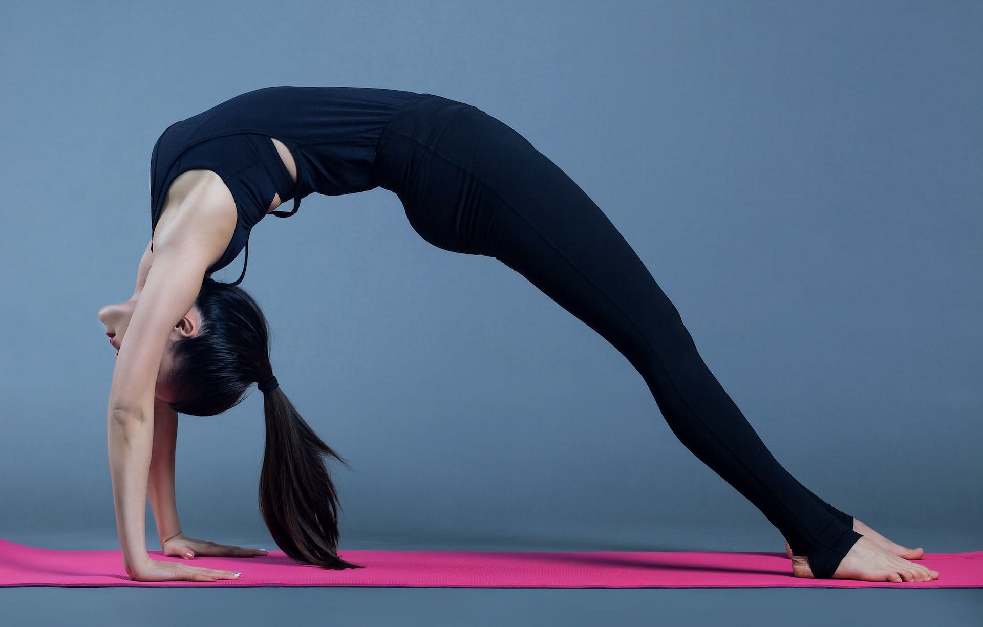 Yoga exercises help reduce stubborn belly fat. (Photo via Unsplash/Alex Shaw)