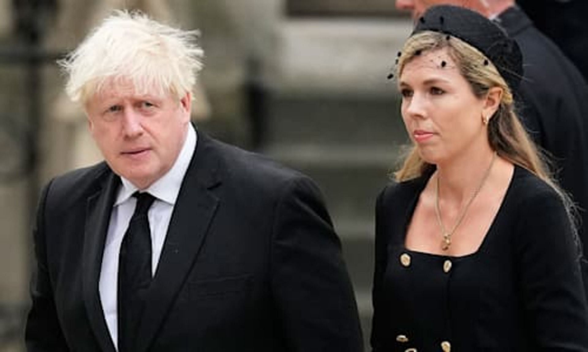 Video claiming Boris Johnson fell over during Queen