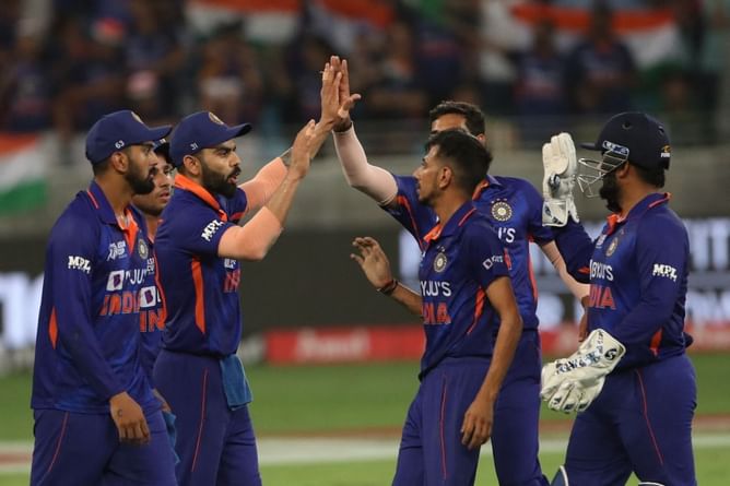 2022 Asia Cup: "If you're not taking wickets, the opposition is getting those partnerships" - Sunil Gavaskar reflects on India's defeat to Pakistan and Sri Lanka