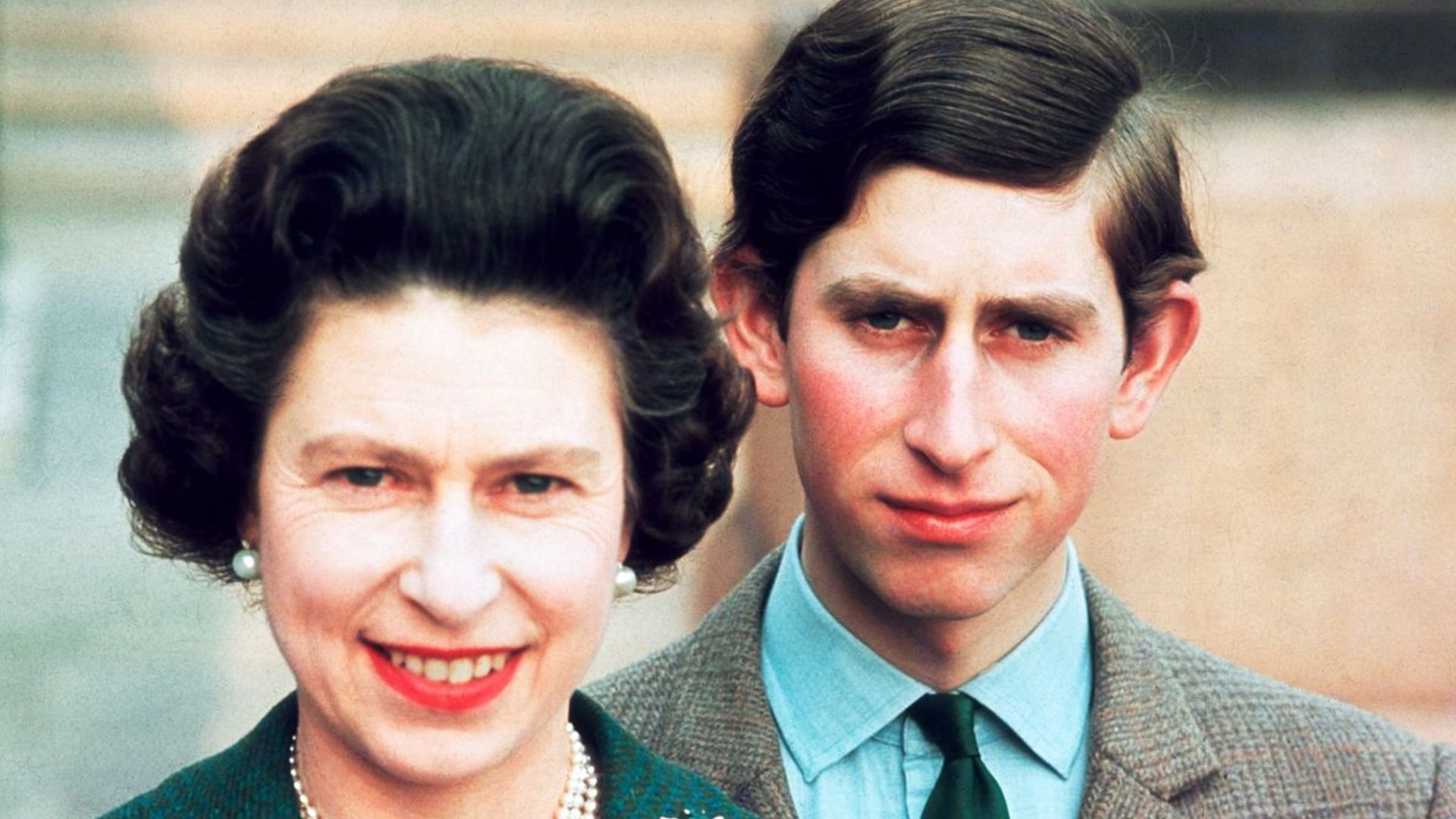 Queen Elizabeth II with Prince Charles. (Image via Hulton Deutsch//Getty Images)