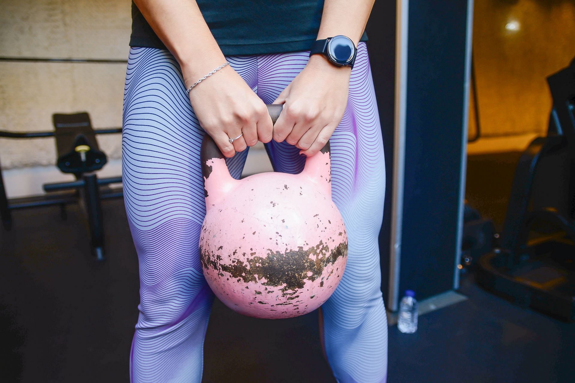 Kettlebells are a versatile pieces of equipment that can help strengthen your back. (Image via Pexels / Kampus Prodouction)