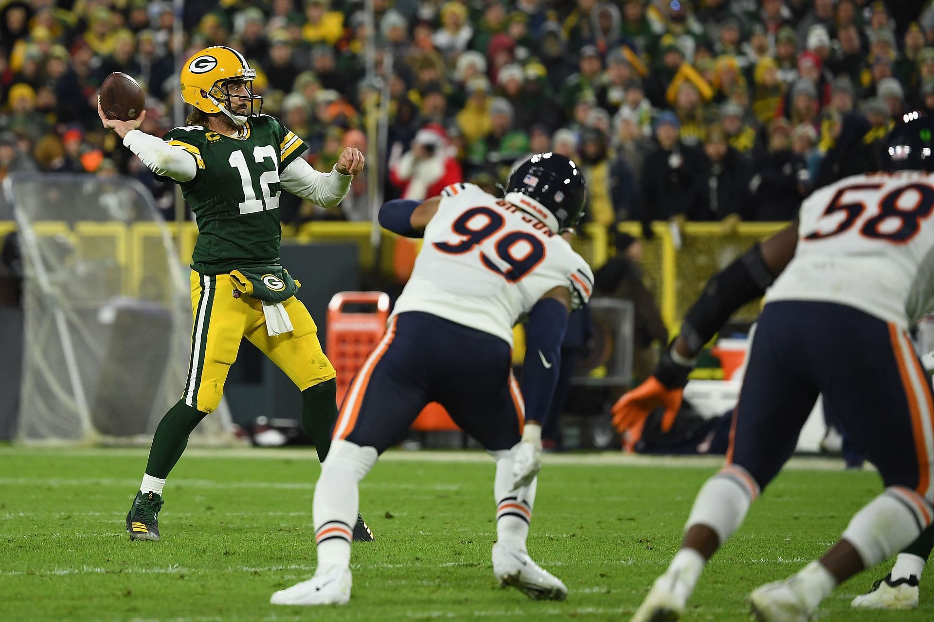 Rodgers Throws 4 TD Passes, Packers Defeat Bears 45-30