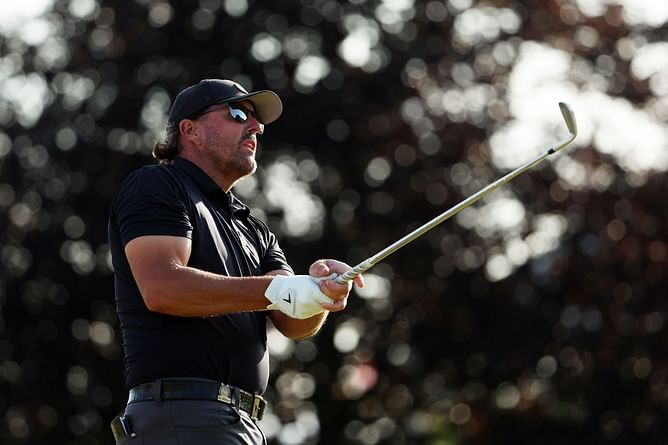 Why does Phil Mickelson use a blade putter?