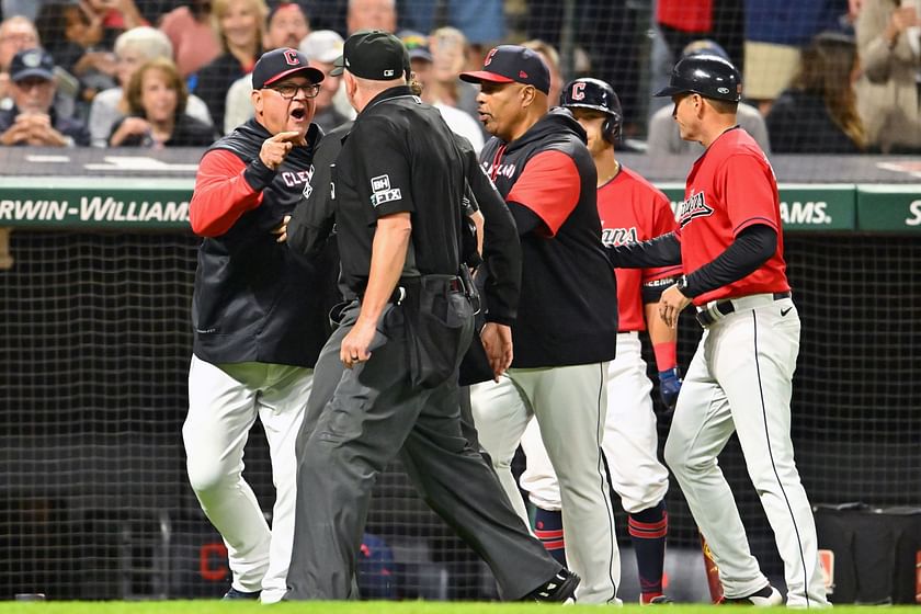 Yankees-Guardians umpire leaves game after taking throw to head