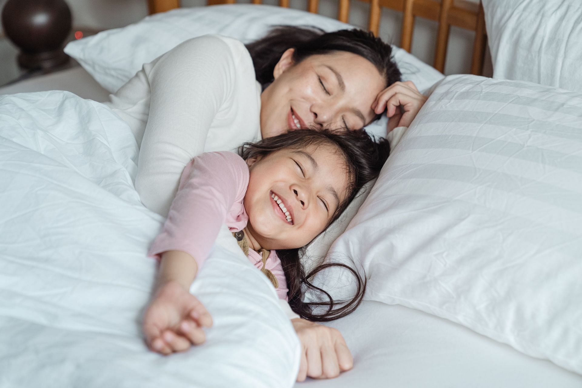 Waking up early makes time for your loved ones. (Image via Pexels/Ketut Subiyanto)