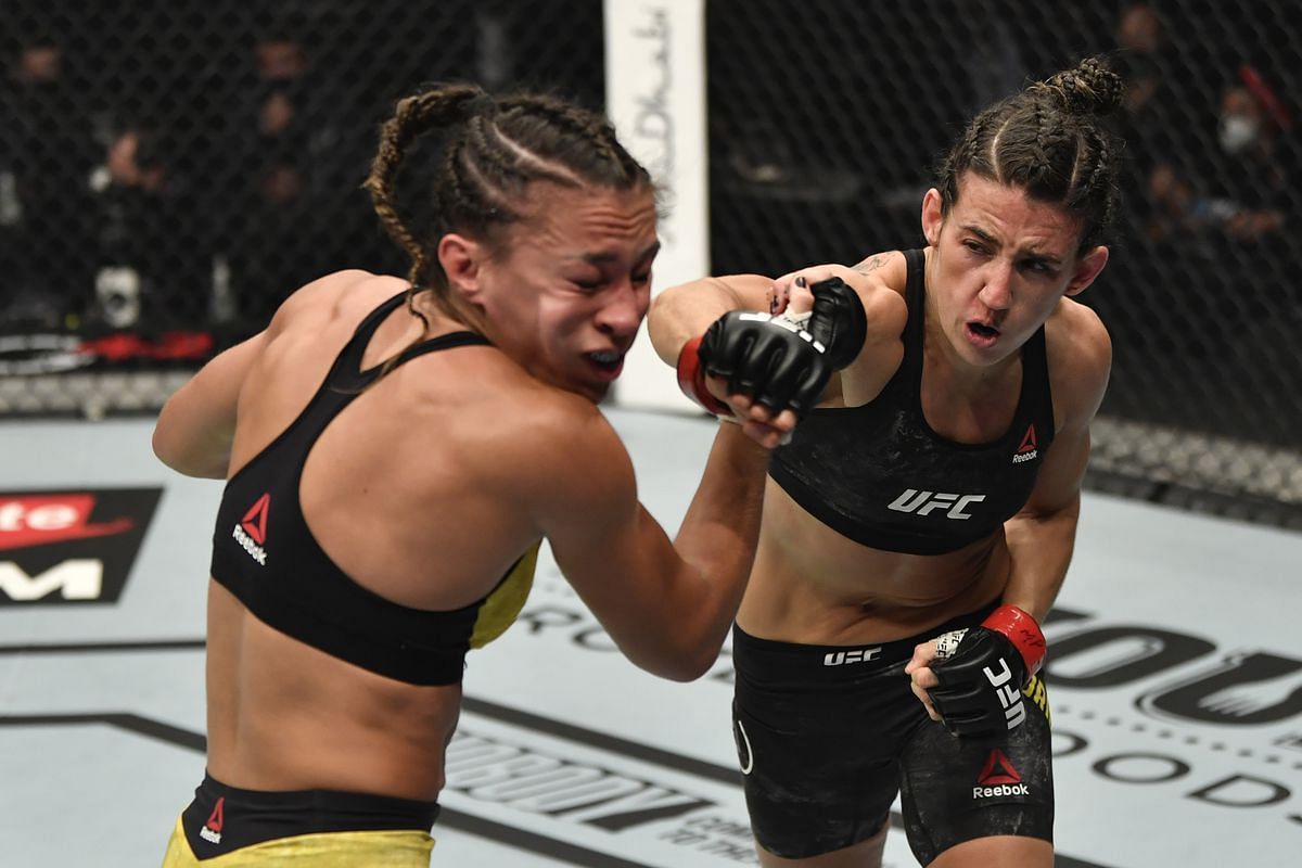 Marina Rodriguez celebrated her win over Amanda Ribas too early thanks to a gaffe from Herb Dean