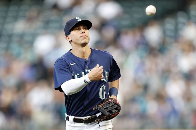 WATCH: Seattle Mariners outfielder Sam Haggerty makes one of the most spectacular non-catches you will ever see
