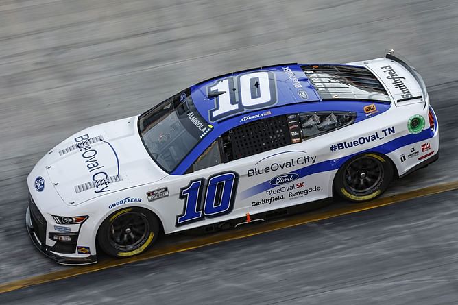 Aric Almirola aiming 'to swing for the fences' with remaining races for 2022 NASCAR Cup Series season