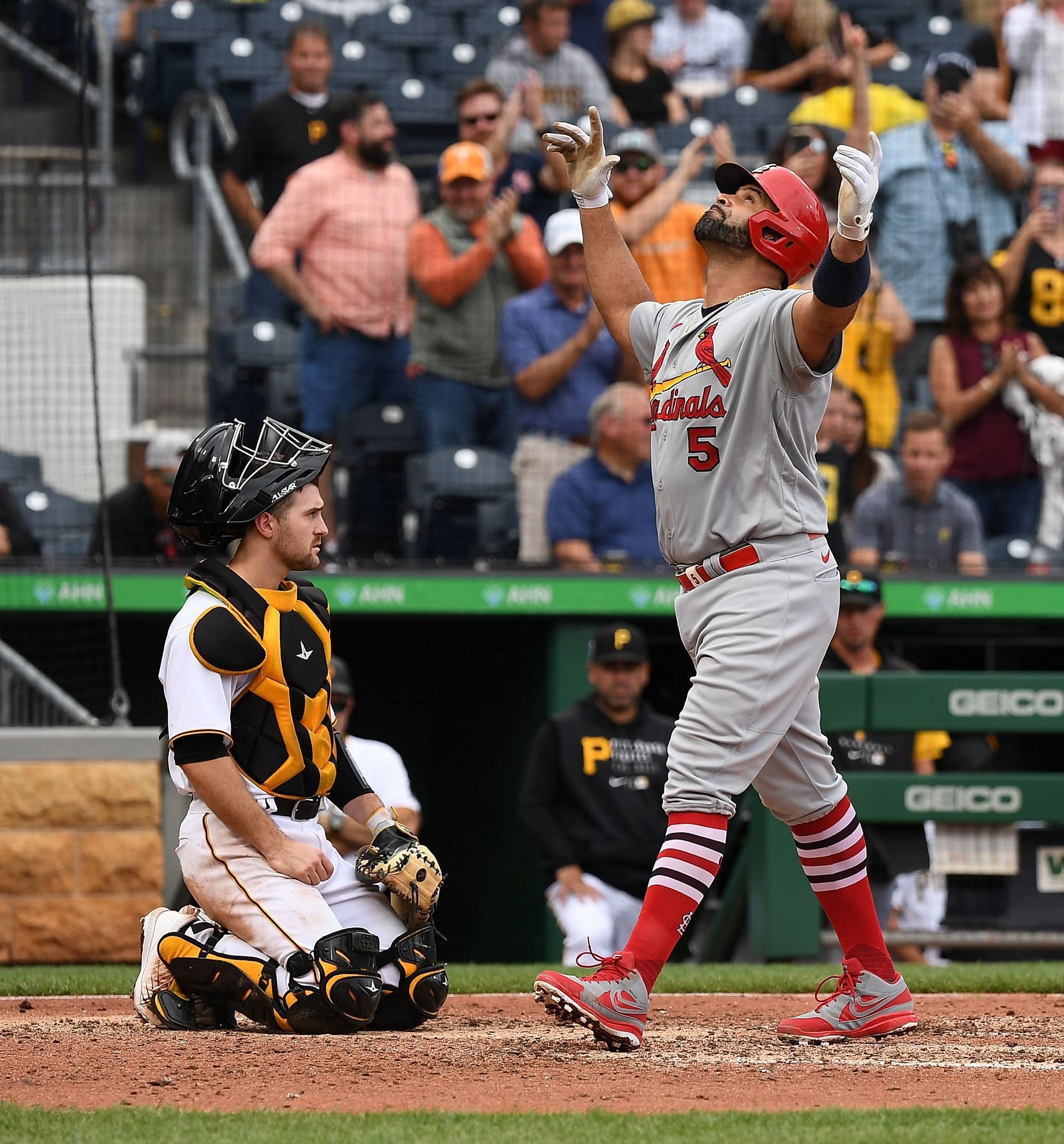 Cards' Pujols hits 700th home run, 4th player to reach mark