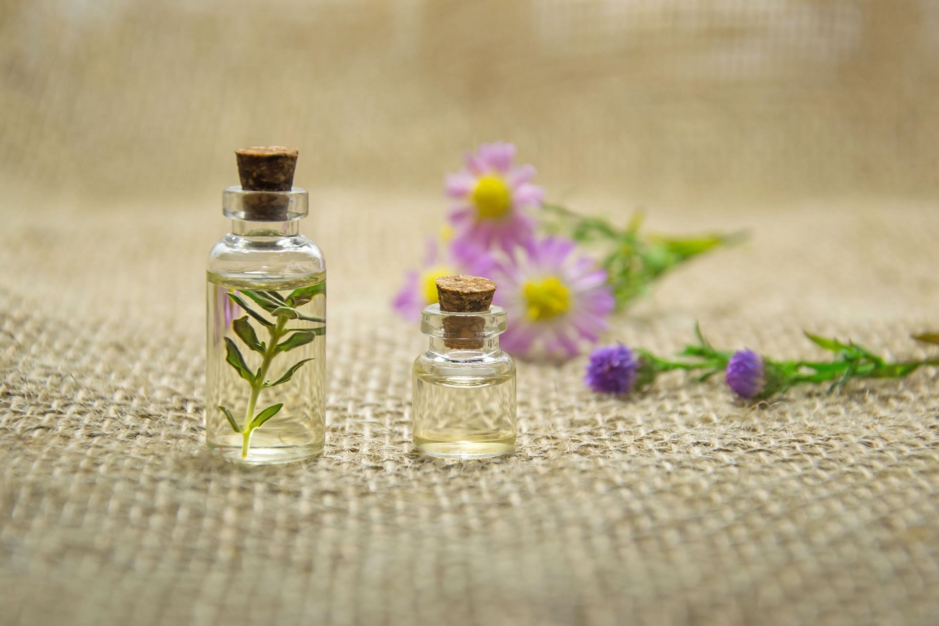 Aromatherapy can be used to supplement psychotherapy for stress relief. (Photo via Pexels/ Mareefe)