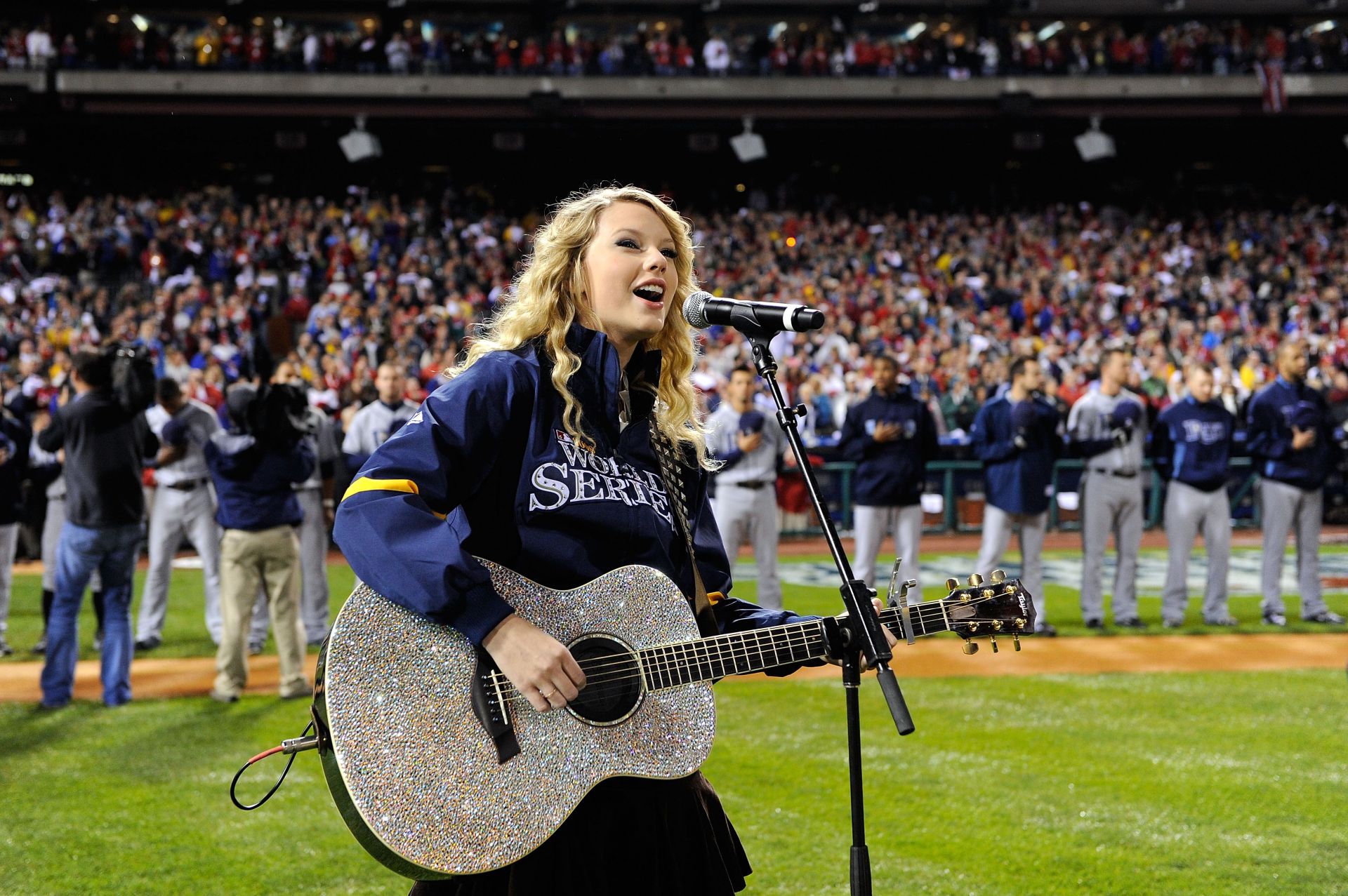 Giants fans are doing a lot of booing tonight #NFL #Football #SNF #Tra, Taylor Swift