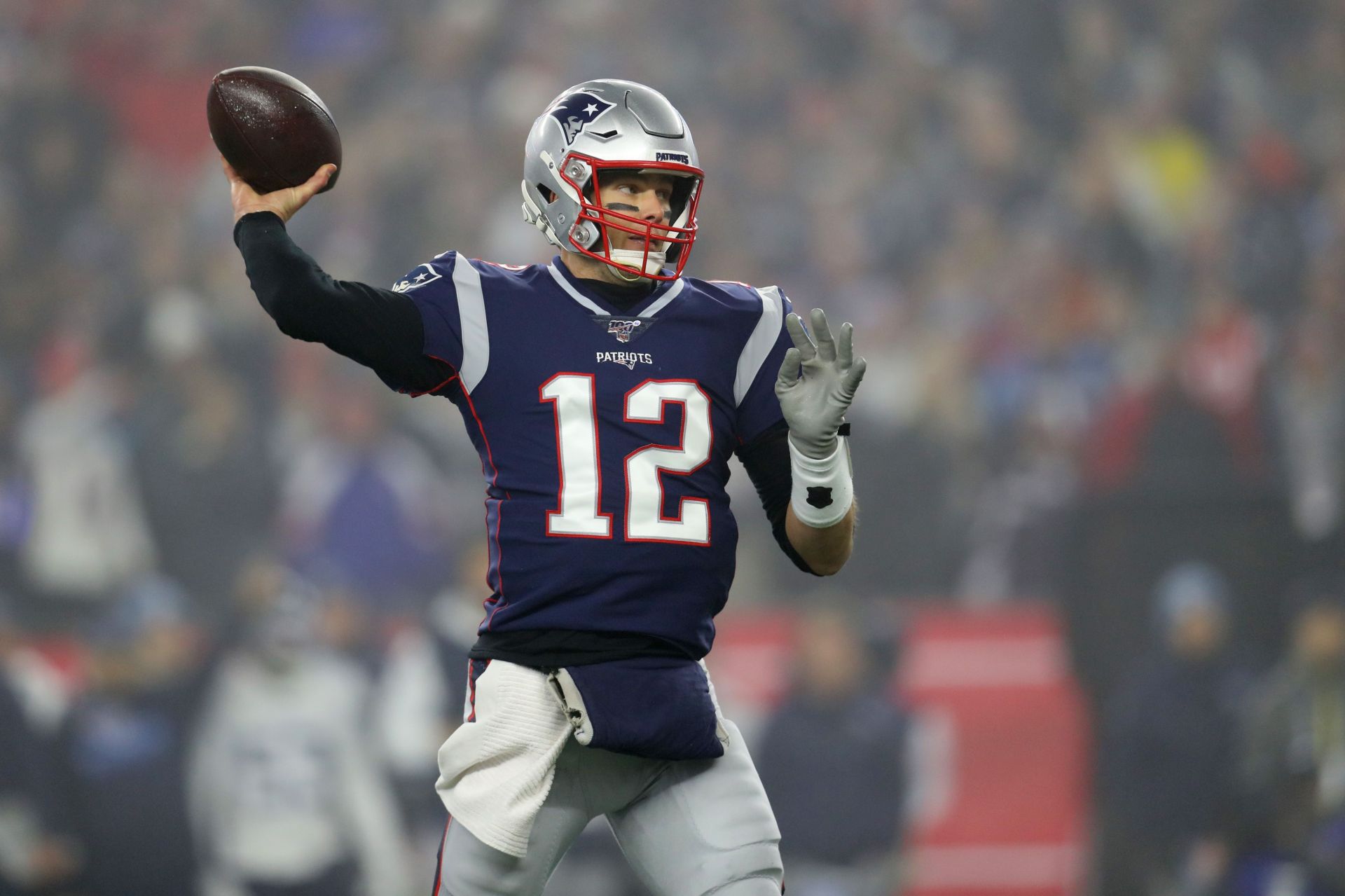 Tom Brady makes a pass against the Tennessee Titans during the AFC Wild Card Playoff game