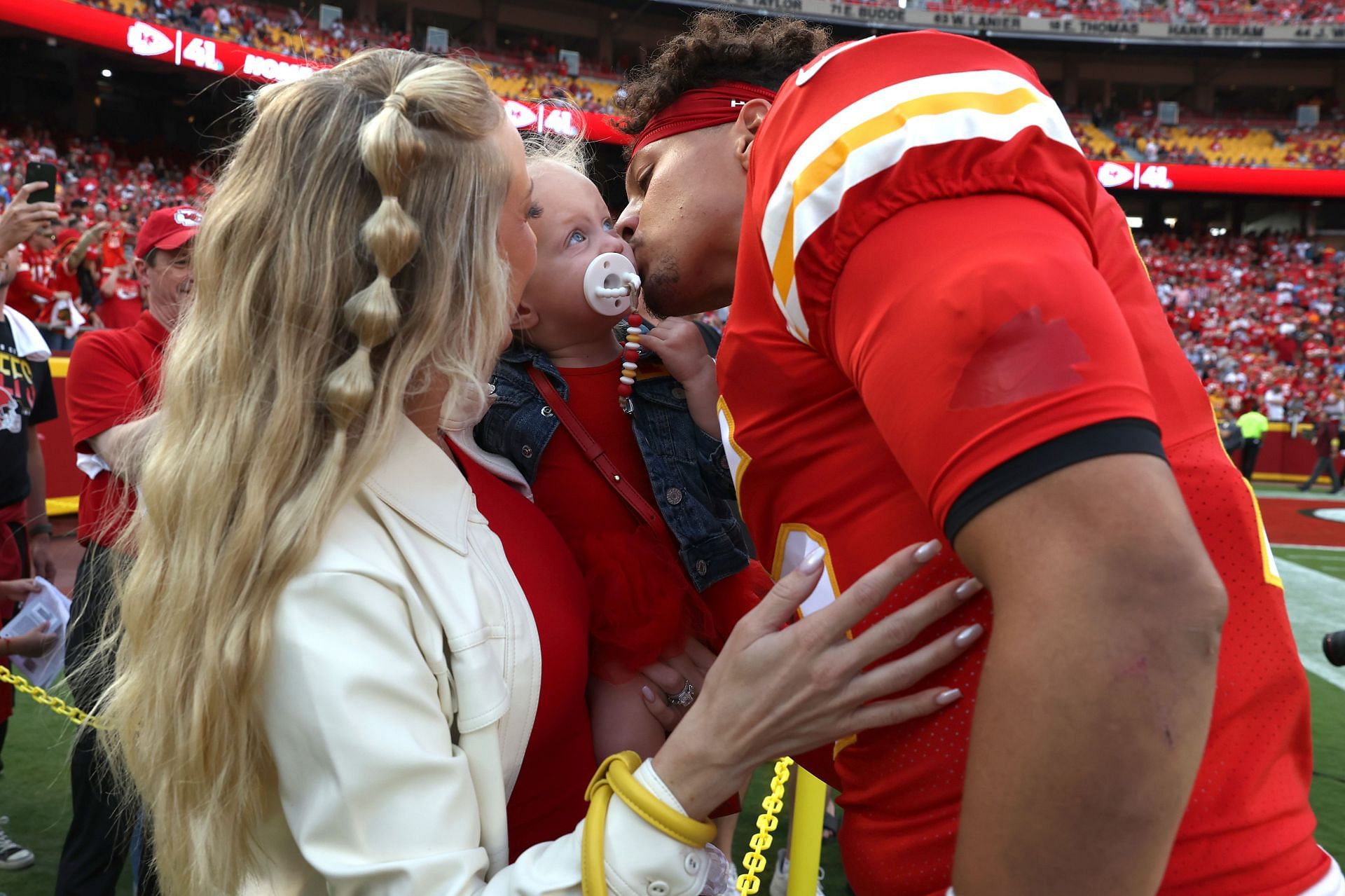 Los Angeles Chargers v Kansas City Chiefs