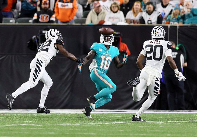 Miami Dolphins Receiver Tyreek Hill Dunks in Puma Sneakers