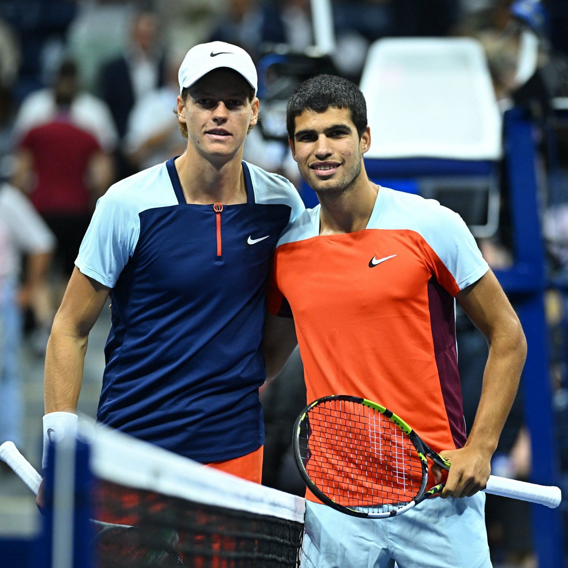 21 साल के सिनर (बाएं) और 19 साल के अल्कराज के इस मैच ने हर टेनिस प्रेमी का दिल जीत लिया।