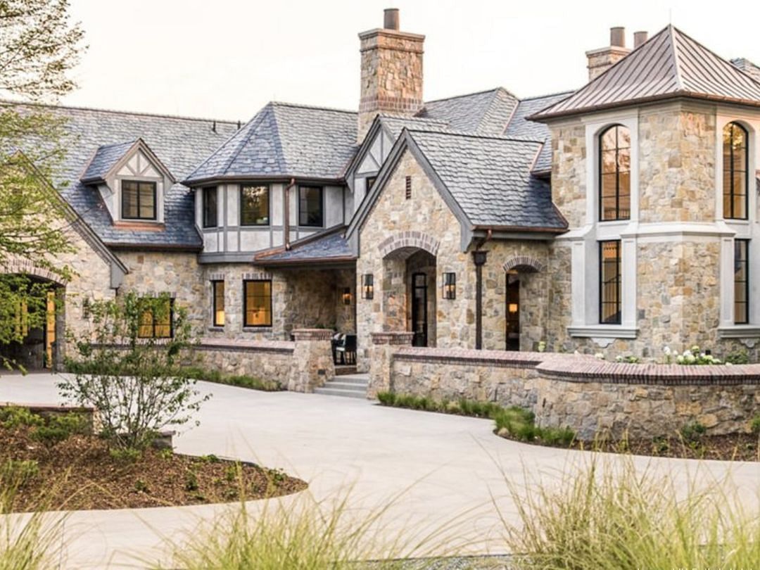 The outside look of the couple&#039;s Colorado mansion