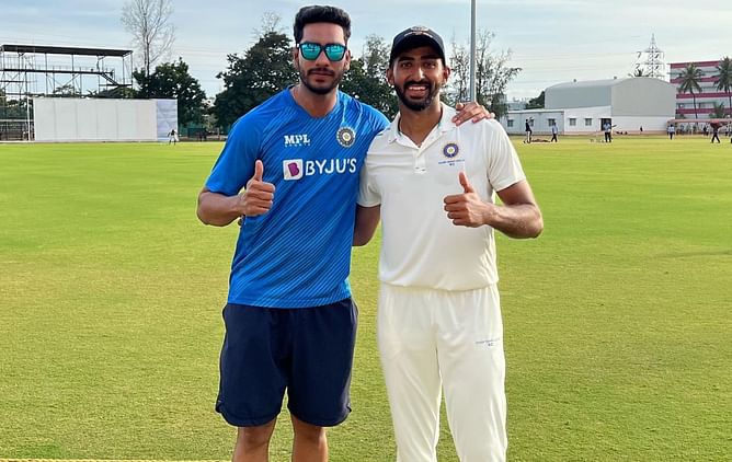 Duleep Trophy 2022: "No hatred" - Chintan Gaja poses with Venkatesh Iyer after his throw hits the batter on the neck during 1st semi-final