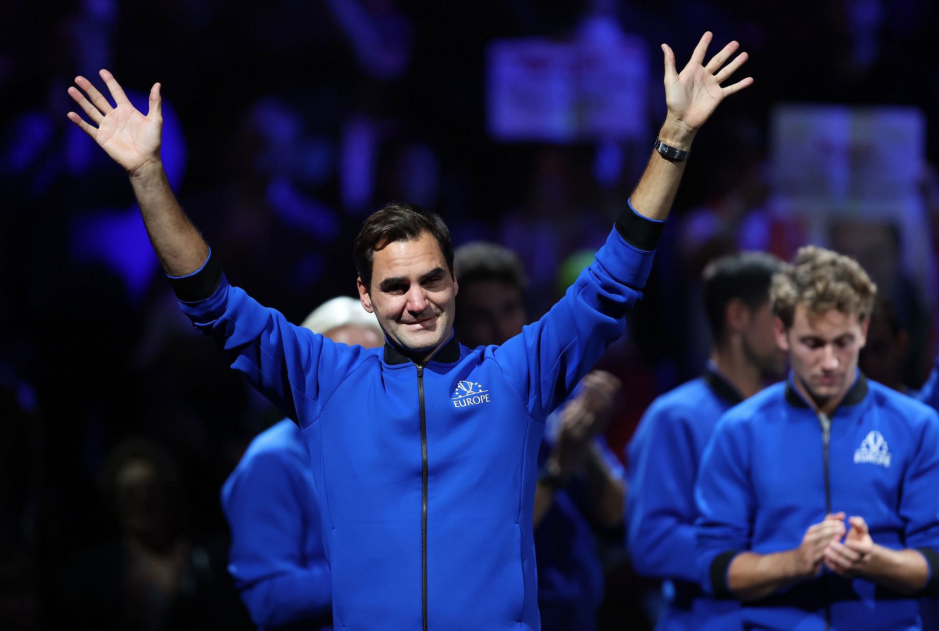 Roger Federer acknowledges the crowd at the 2022 Laver Cup 2022.