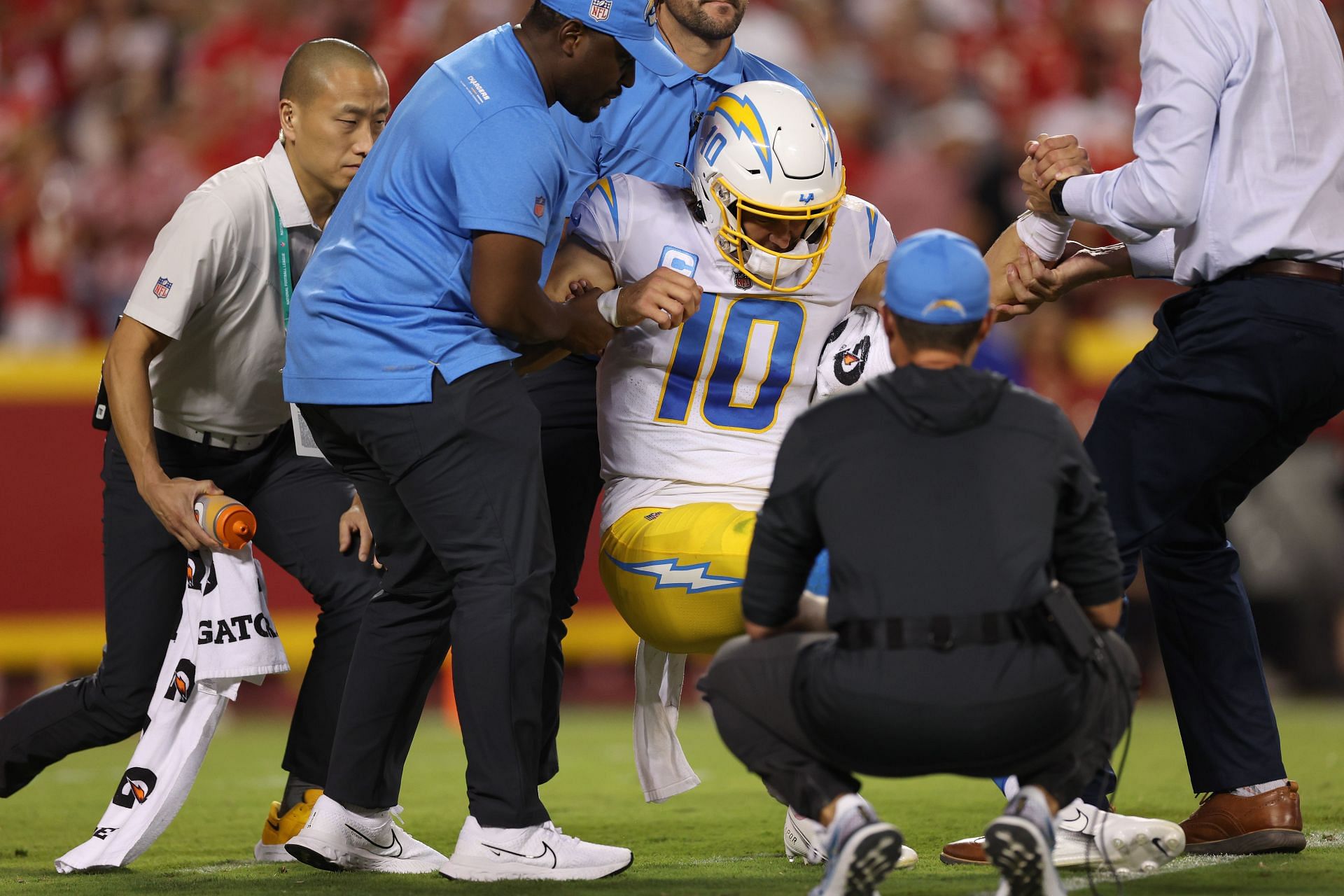 Justin Herbert starts for Chargers despite rib injury