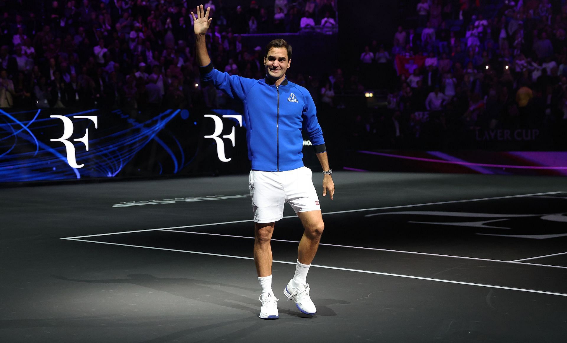 Roger Federer acknowledges the crowd during his farewell at the 2022 Laver Cup