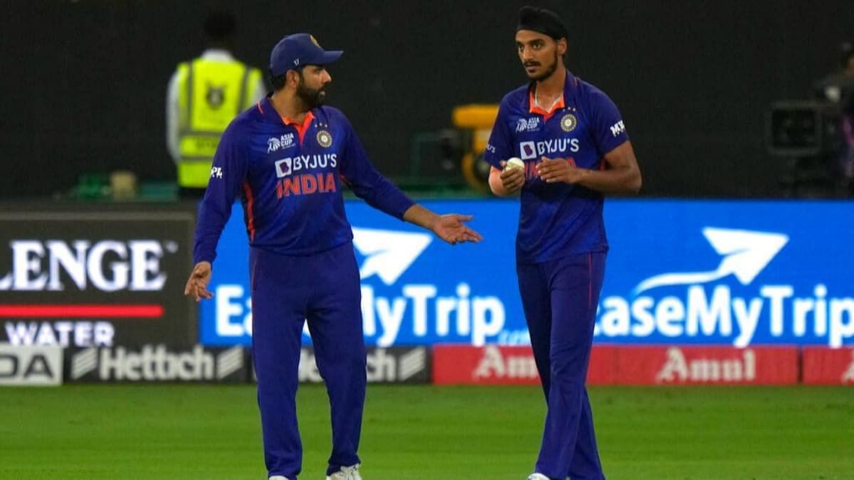 भारत की हार के बाद कप्तान रोहित शर्मा पर भी सवाल उठ रहे हैं 