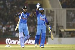 IND vs AUS 2022: “He should come into bat even if it is the 12th or 13th over” - Sunil Gavaskar disagrees with theory of holding Dinesh Karthik back