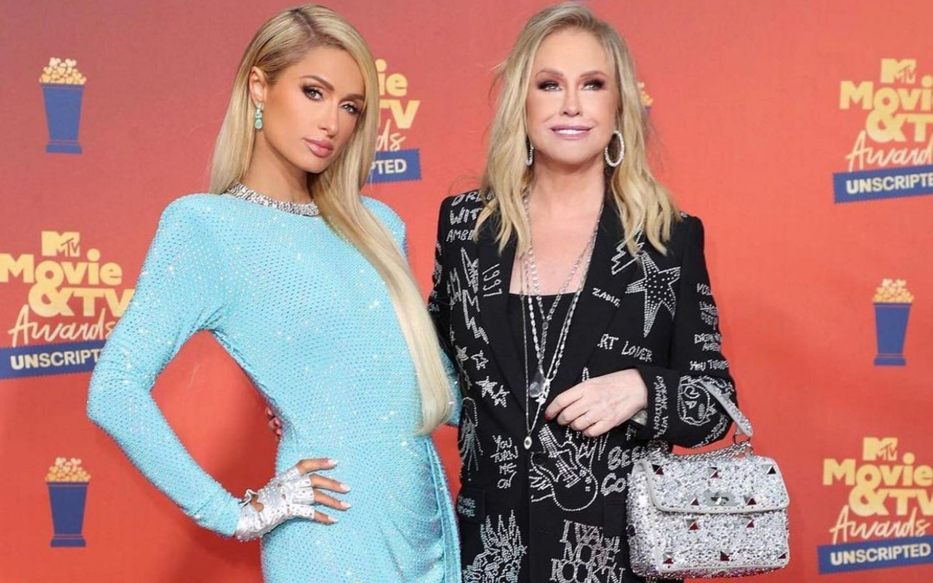 Paris Hilton comes out in her mother