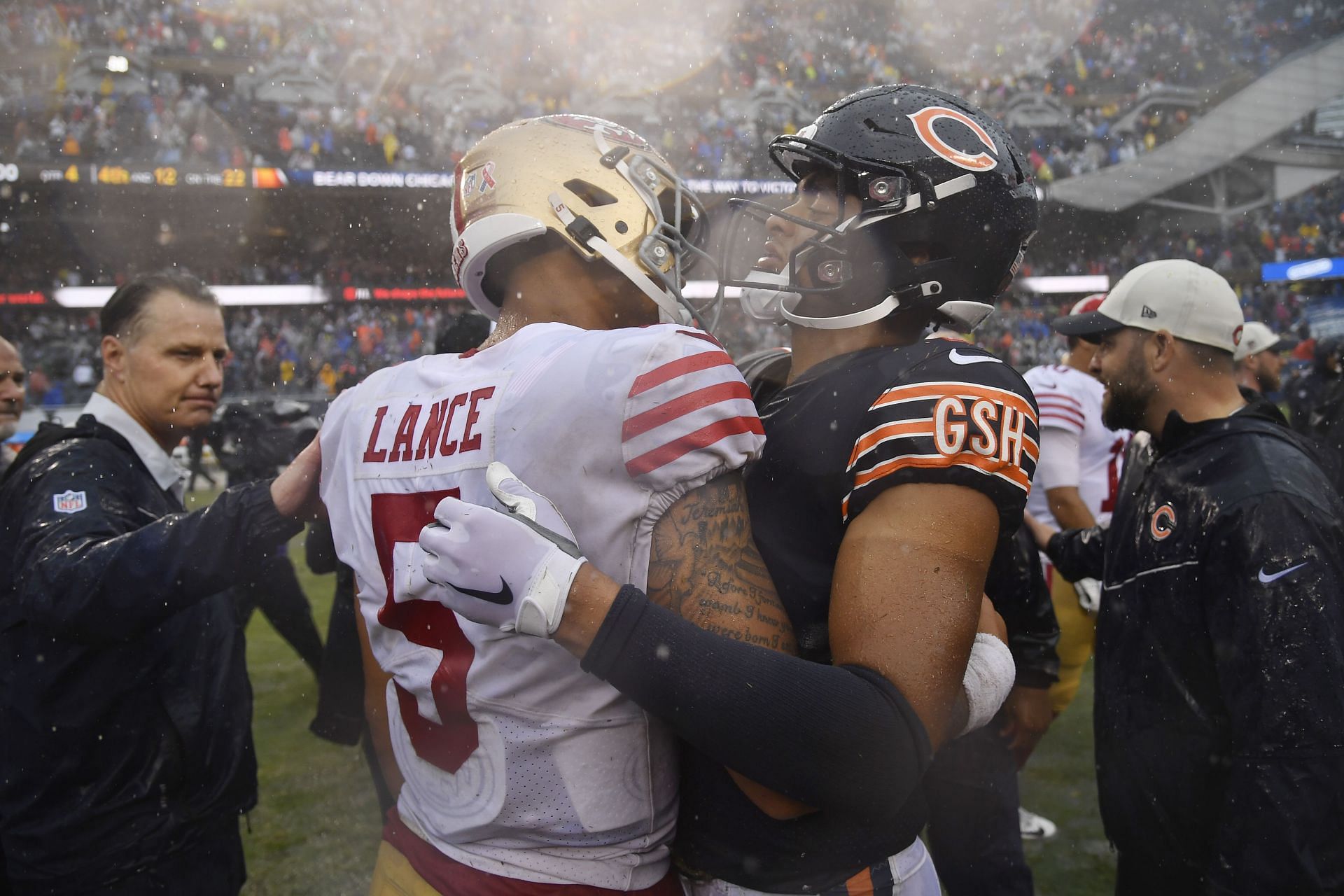 Heavy rain floods Soldier Field during Chicago Bears' season opener against  San Francisco 49ers