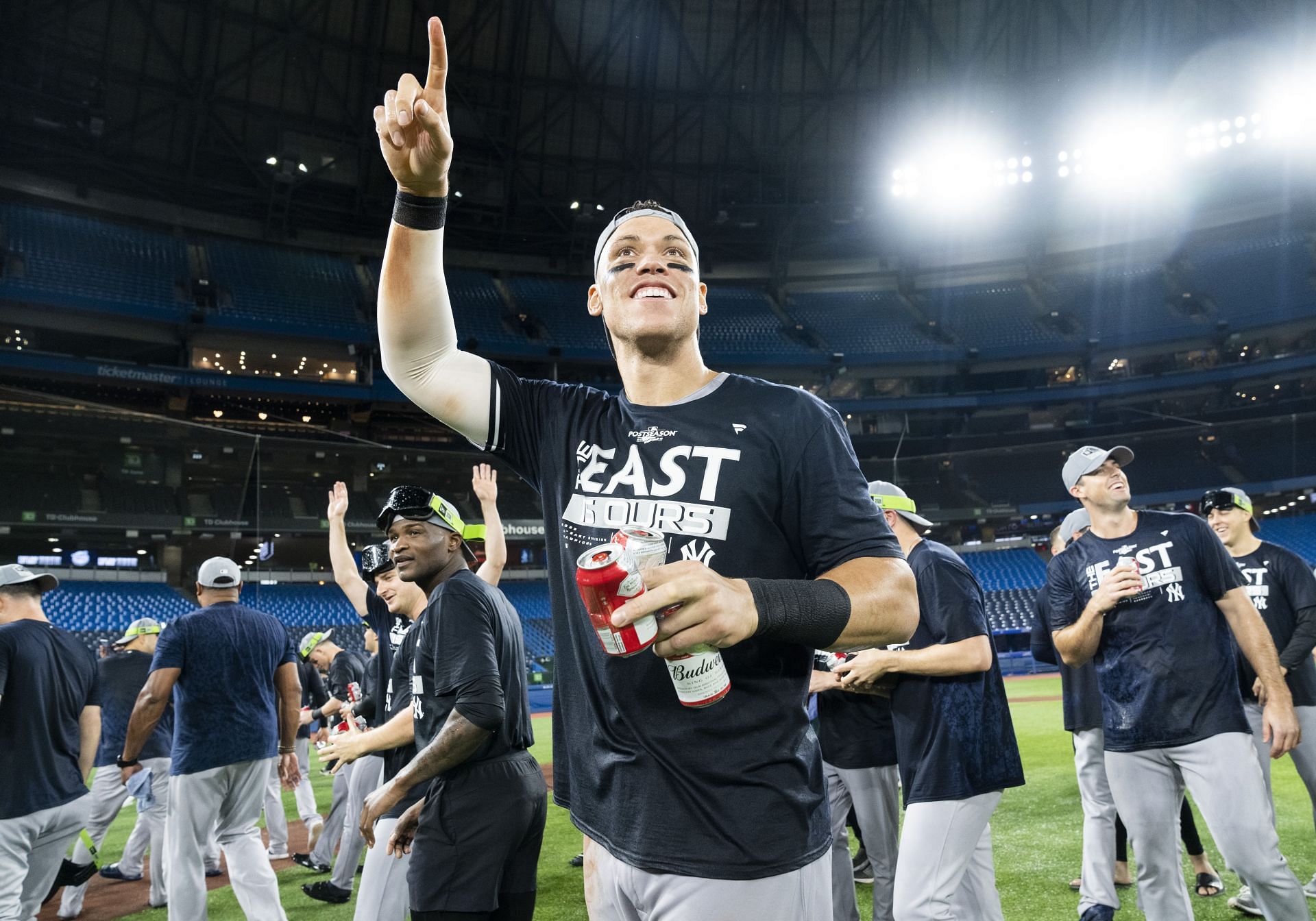 NY Yankees 2019 AL East Division Champions Men's T-Shirt