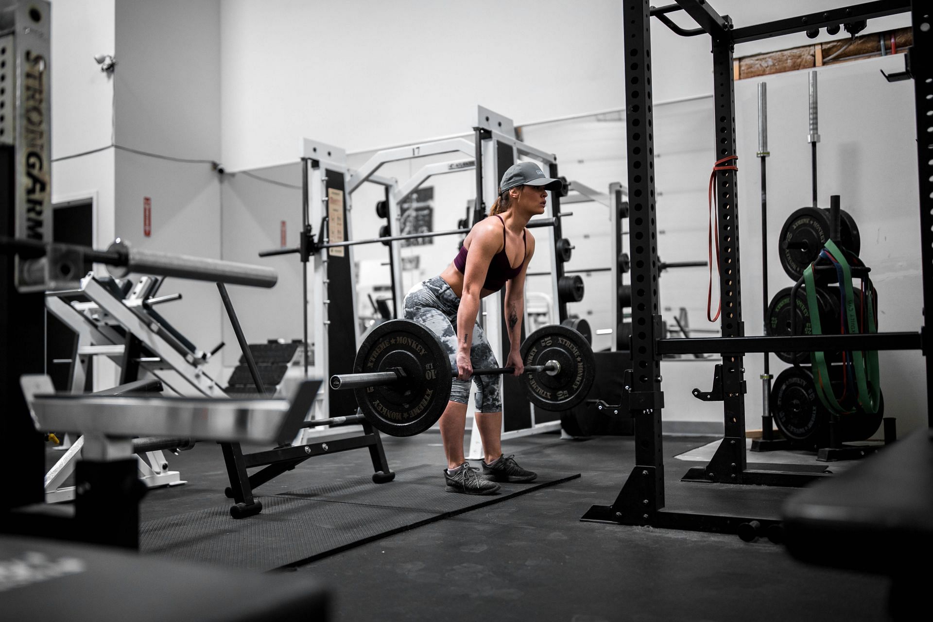 Giant sets is a powerful way to build muscle without having to take on large amounts of weight. (Image via Unsplash /Anastase Maragos)