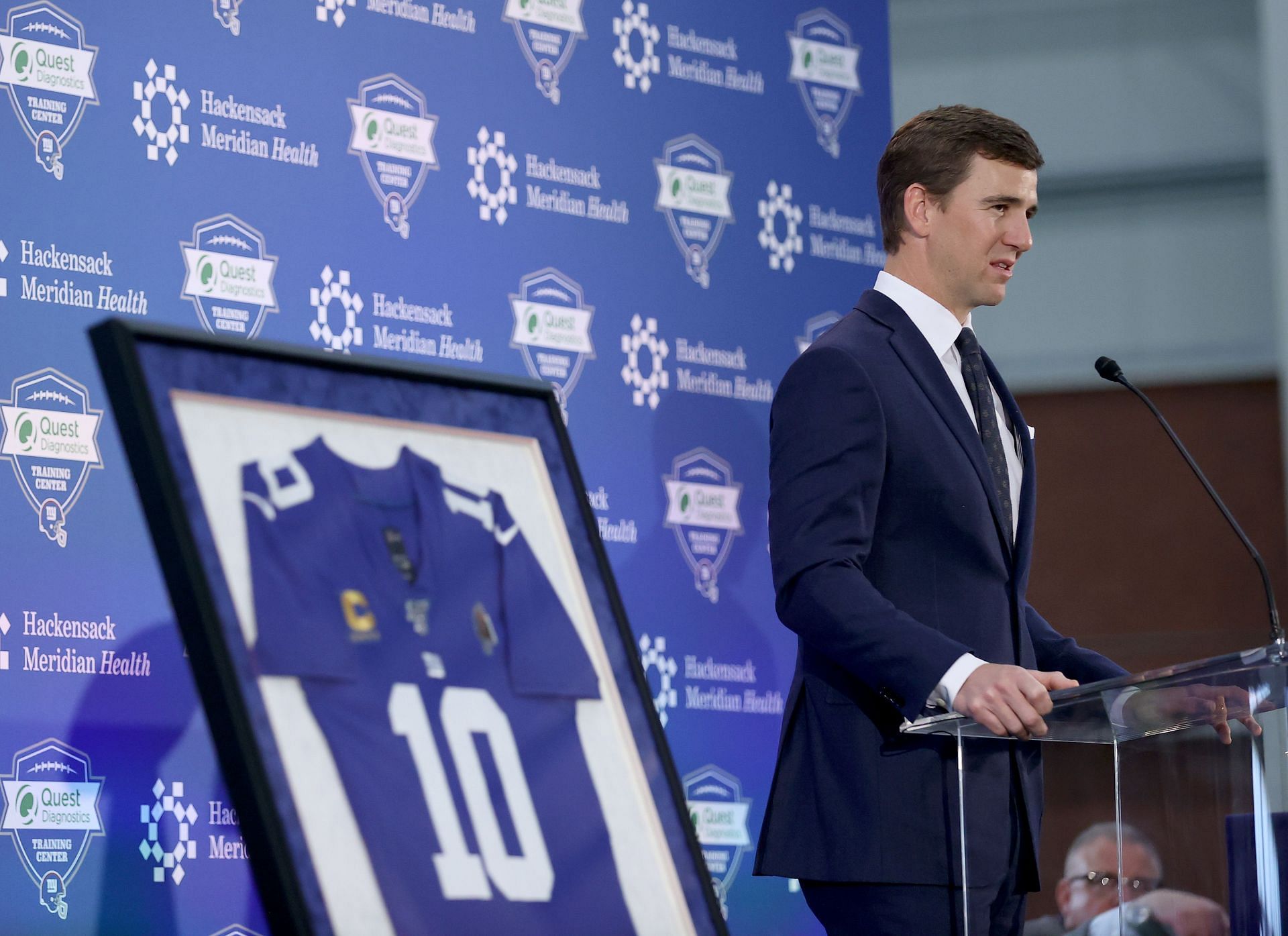 Eli Manning Announces Retirement