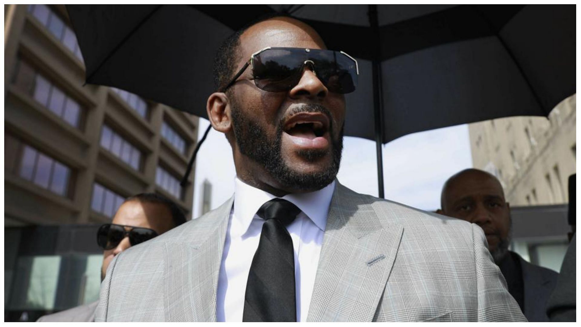 R Kelly Prison Sentence Star Ordered To Pay 300 000 To Victim   Ba123 16644572430563 1920 