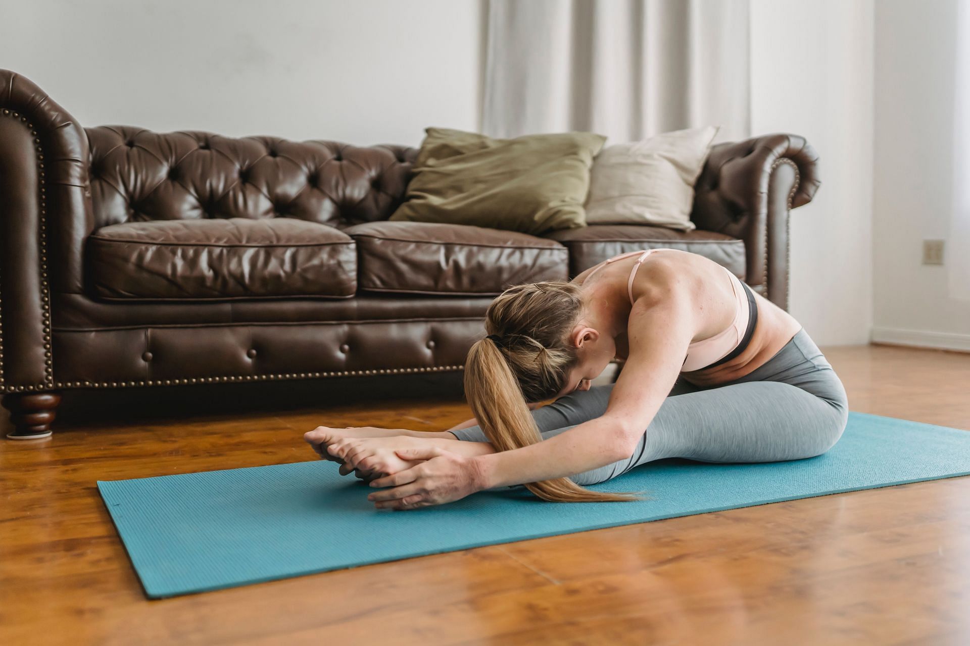Best and effective yoga exercises you can do at home to lose weight. (Image via Pexels/Marta Wave)