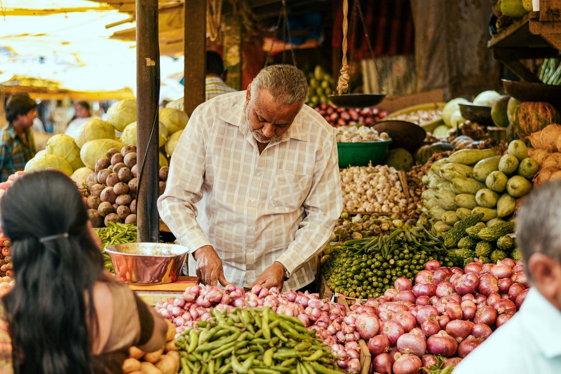 Local produce requires no packaging. (Image via Pexels/Ravi Kant)