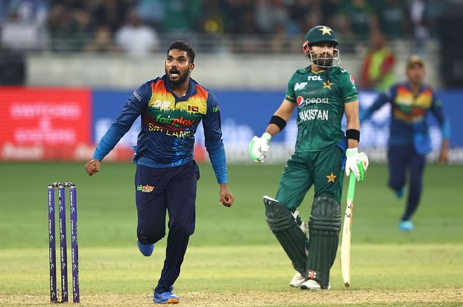 T20 World Cup 2022: "You have to be very careful against him" - Muttiah Muralitharan believes Wanindu Hasaranga can take the tournament by storm