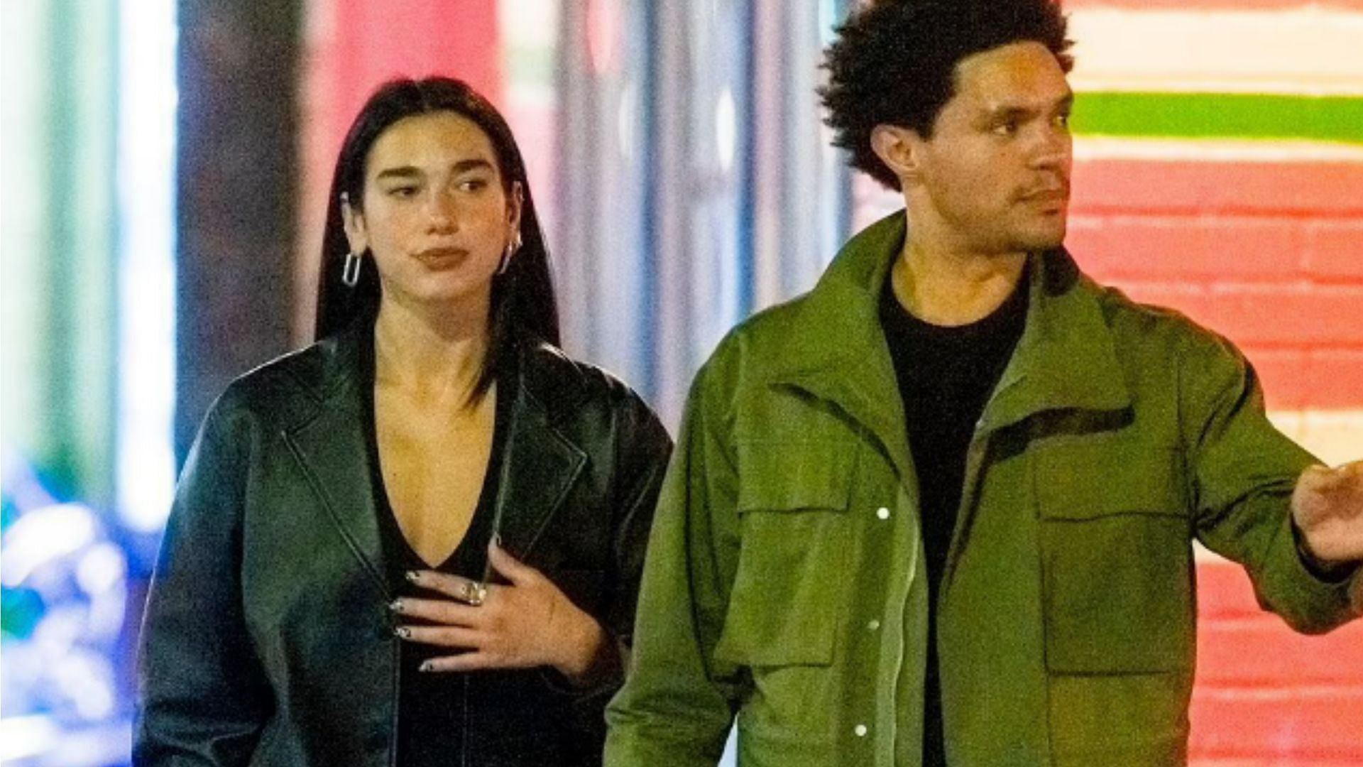 Trevor Noah and Dua Lipa spotted on a date in New York City (Image via ViralMaterialz/Twitter)