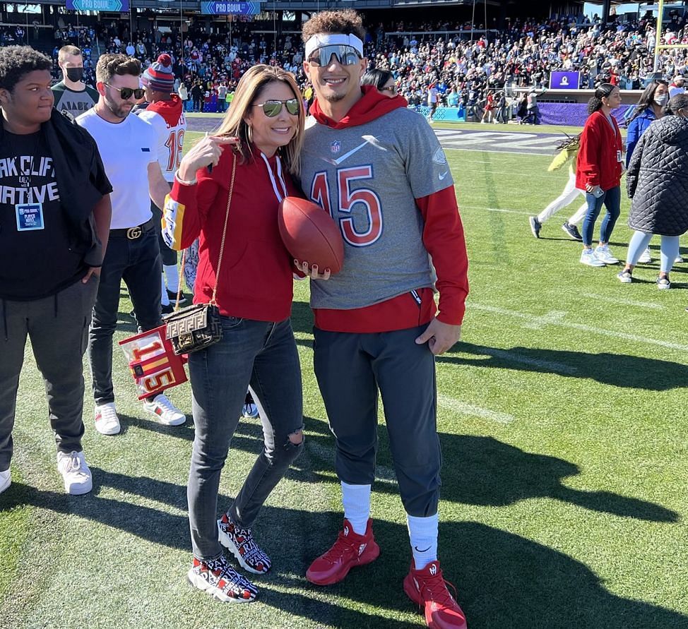 Chiefs QB Patrick Mahomes with his mother Randi. Source: @tootgail (Twitter)