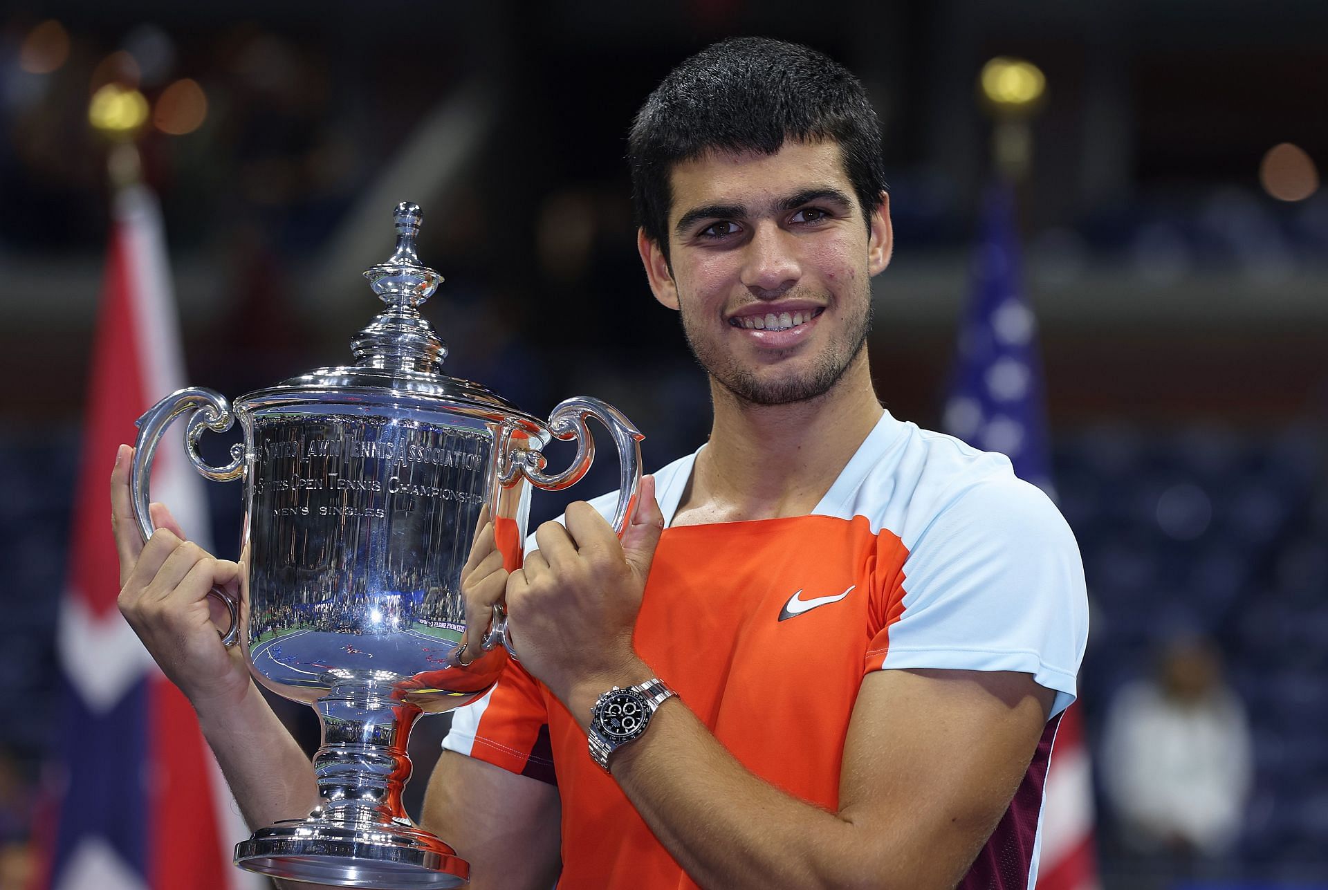 Carlos Alcaraz celebrates with the winners trophy after defeating Casper Ruud at the 2022 US Open