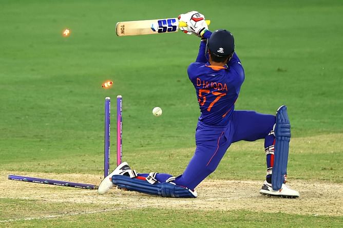Asia Cup 2022: "If Deepak Hooda wasn't in their thinking as a bowler, why didn't Dinesh Karthik play?" - Ravi Shastri