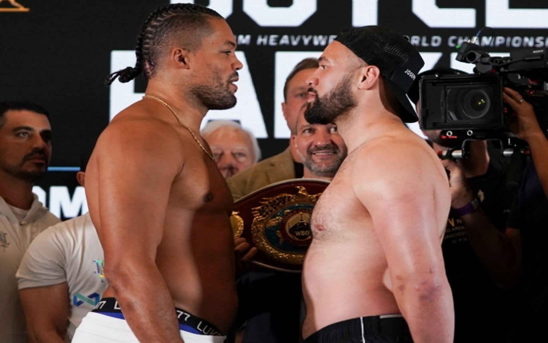 Joe Joyce (L), and Joseph Parker (R). [Image via @BoxingScene on Twitter]