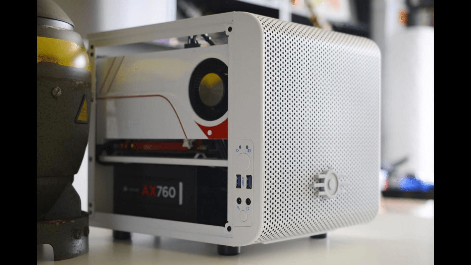 Showcase small form factor build (image via TurboFuture)