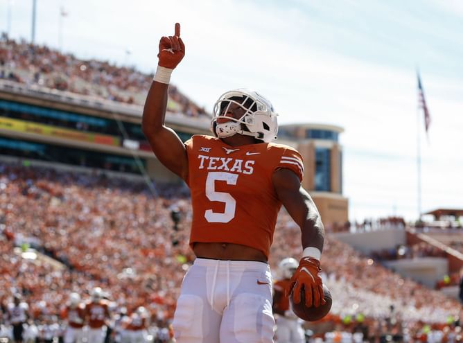 Top 5 running backs in college football right now