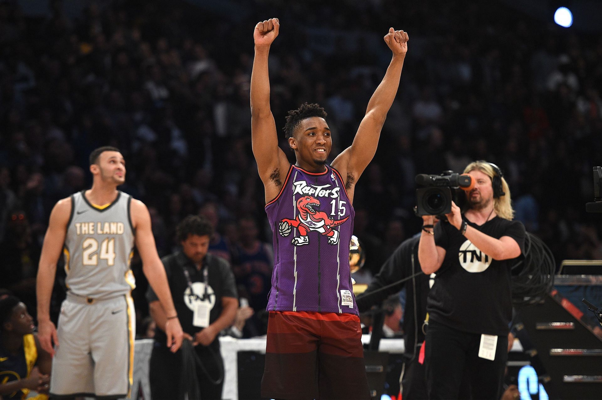 Donovan Mitchell of the Utah Jazz and Larry Nance Jr. (24) of the Cleveland Cavaliers compete in the 2018 Verizon Slam Dunk Contest on Feb. 17, 2018. in Los Angeles, California.