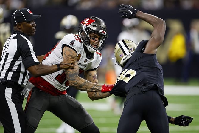 "That's Tom Brady! What you want me to do?" - Mike Evans explains to refs why he fought Marshon Lattimore